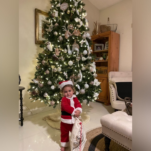 Meet the Posher “A girl should be two things:classy and fabulous."
- Coco Chanel - Picture 5 of 16